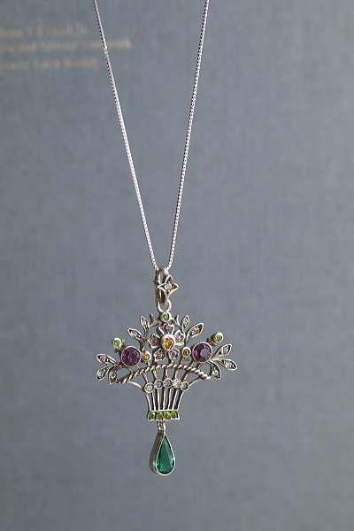 カラーペーストの花籠　シルバーペンダント　ヨーロッパ アンティークストリュフ