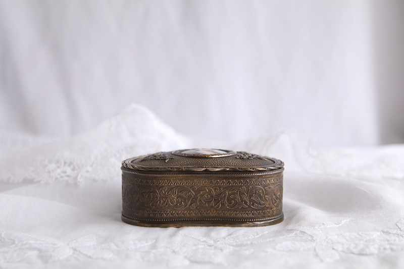 ミニアチュールのジェエリーボックス　フランス　アンティークストリュフ