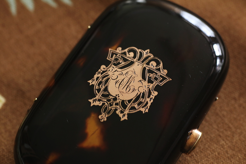 モノグラムのピクウェパース　フランス　べっ甲　アンティークストリュフ