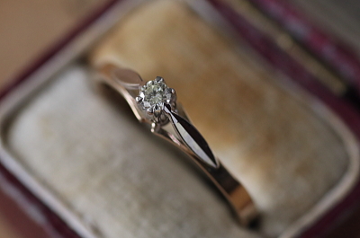 ホワイトゴールドフェイス　ダイヤモンドソリテールリング　エンゲージ　イギリス　アンティークストリュフ