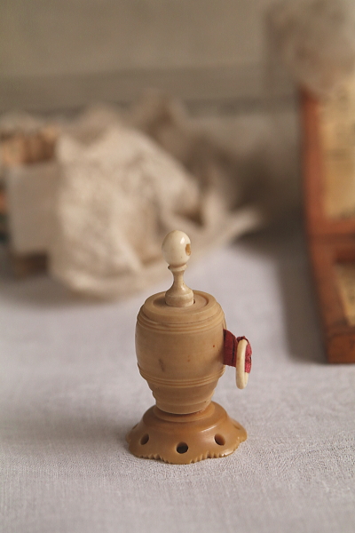 ベジタブルアイボリー　スーベニールメジャー　アンティークストリュフ