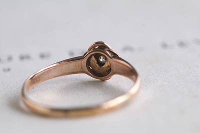 オールドヨーロピアンカット　シングルストーンゴールドリング　エンゲージ　イギリス　アンティークストリュフ