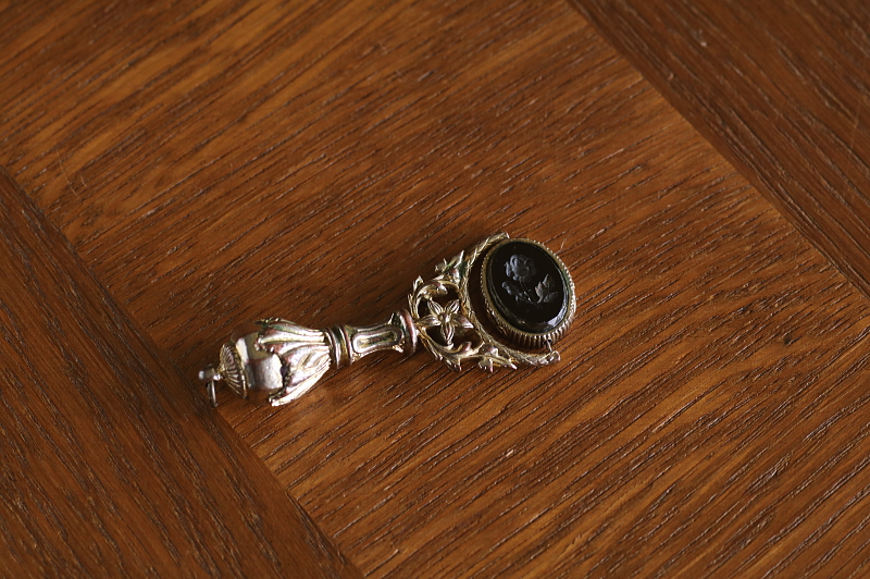 薔薇と百合紋フォブシール　ヨーロッパ　アンティークストリュフ