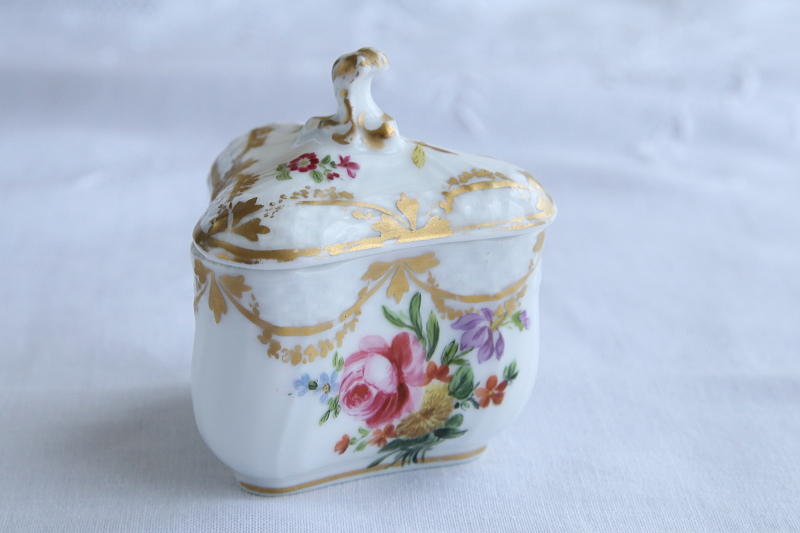 花のボンボニエール　ロイヤルコペンハーゲン　royal copenhagen　デンマーク　アンティークストリュフ