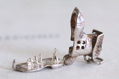 靴の家のシルバーチャーム　ヴィンテージ　イギリス　アンティークストリュフ