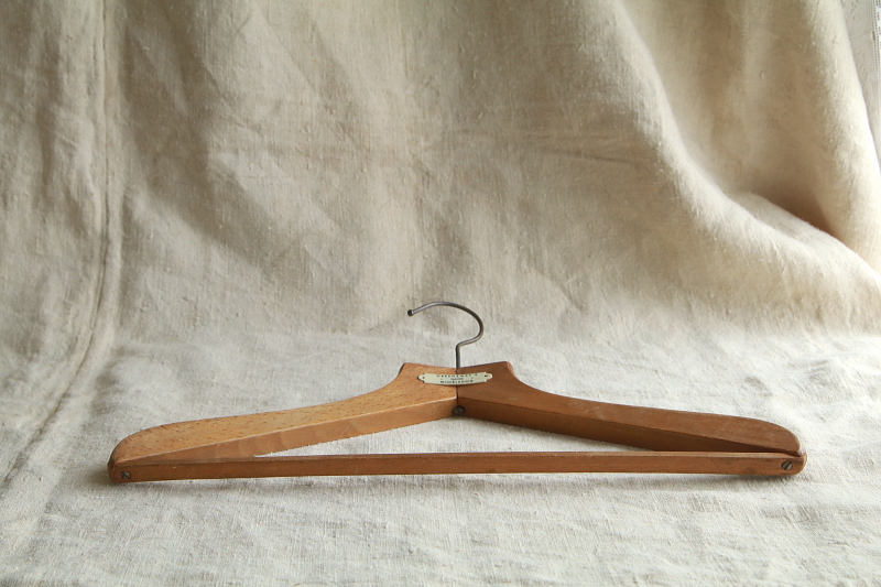 テイラーの木製ハンガー　イギリス　アンティークストリュフ