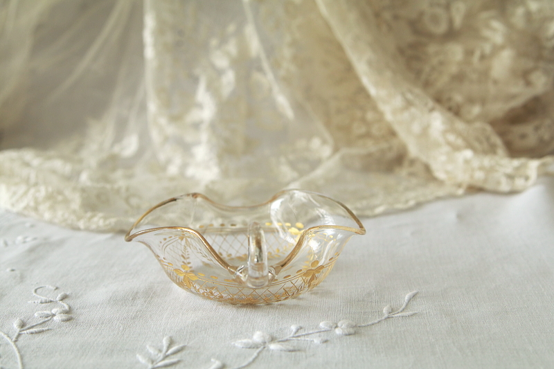 金彩のガラスハンドルディッシュ　花模様　フランス　アンティークストリュフ