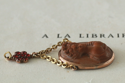 ラーヴァカメオガーネットペンダント　イタリア　アンティークストリュフ