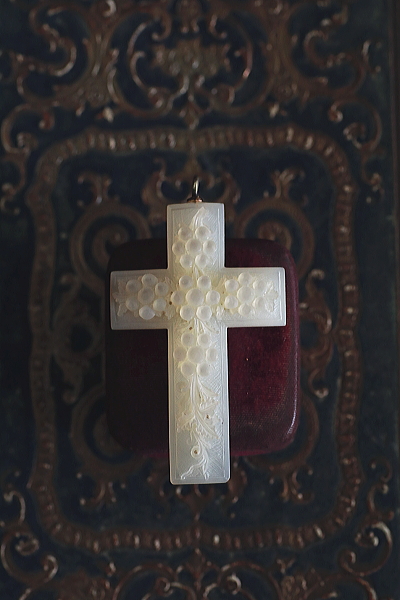 ベツレヘムパール　花十字ペンダント　パレスチナ　アンティークストリュフ