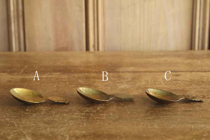 スーベニールブラスティーキャディースプーン　メイソンリー　イギリス　アンティークストリュフ