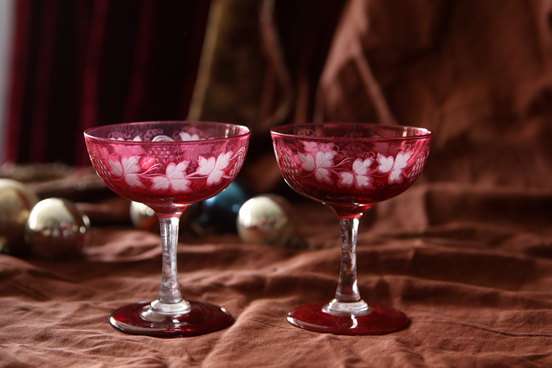 クランベリーグラスシャンパンソーサーペア　ヴィクトリアン　葡萄 アンティークストリュフ