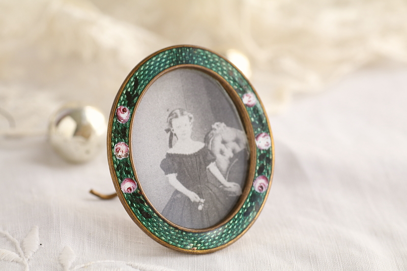 薔薇のエナメルフレーム　ミニフォトスタンド　ヨーロッパ アンティークストリュフ 20251223