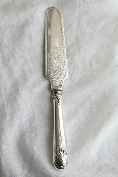 花のエングレーヴィングのケーキサーバー　walker and hall イギリス アンティークストリュフ