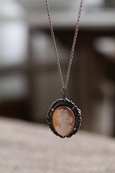 シルバーフレームカメオペンダントブローチ　イタリア　アンティークストリュフ