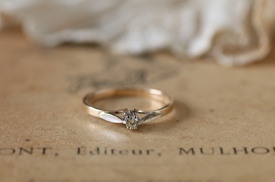 ホワイトゴールドフェイス　ダイヤモンドソリテールリング　エンゲージ　イギリス　アンティークストリュフ