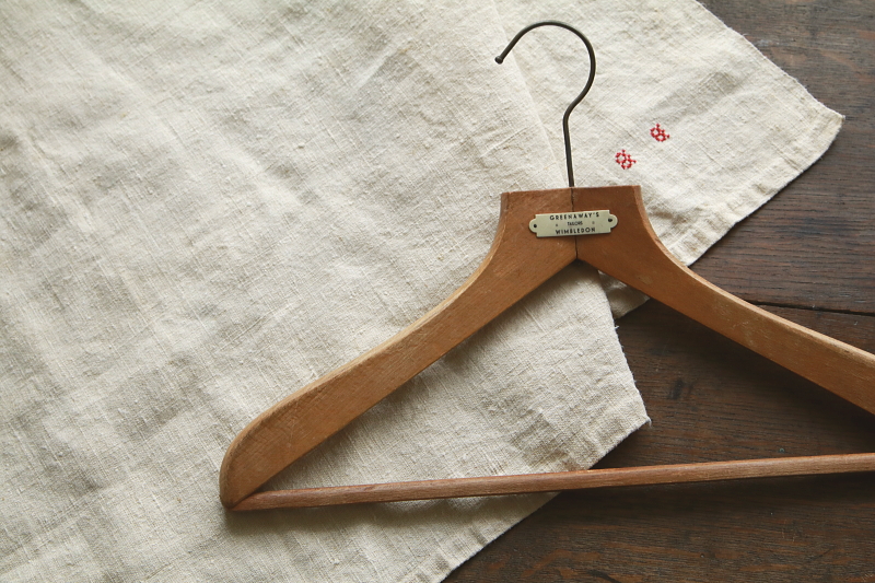 テイラーの木製ハンガー　イギリス　アンティークストリュフ