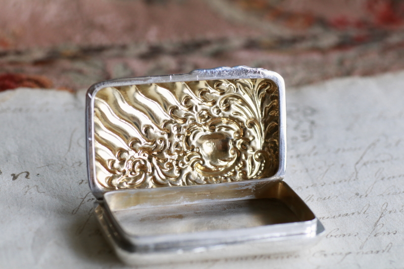 ロココレリーフシルバースナッフボックス　A.ChickandSons　ピルケース　イギリス　アンティークストリュフ