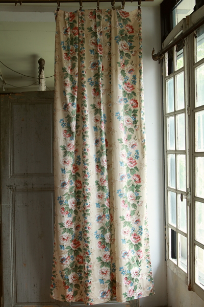 ローズプリントカーテン　イギリス　アンティークストリュフ