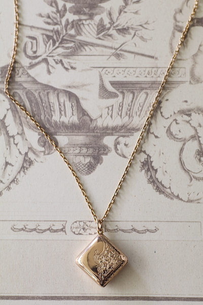 ヴィクトリアンウォッチフォブ　ウォッチキー　ロケット　ロングネックレス　アンティークストリュフ