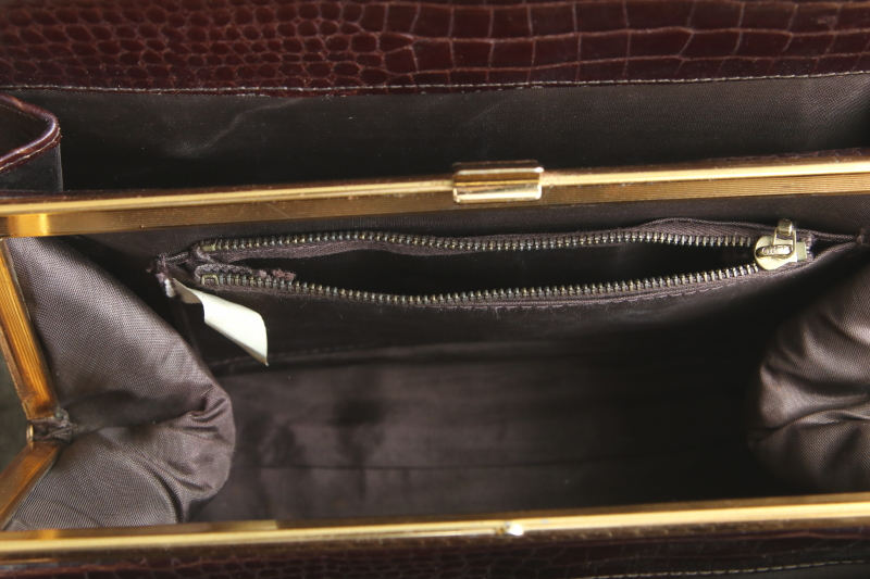 バーガンディレザーのハンドバッグ　イギリス　アンティークストリュフ