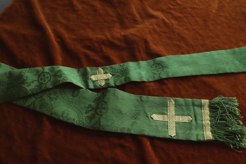 司祭の祭服　カトリック　アザミ　アンティークストリュフ