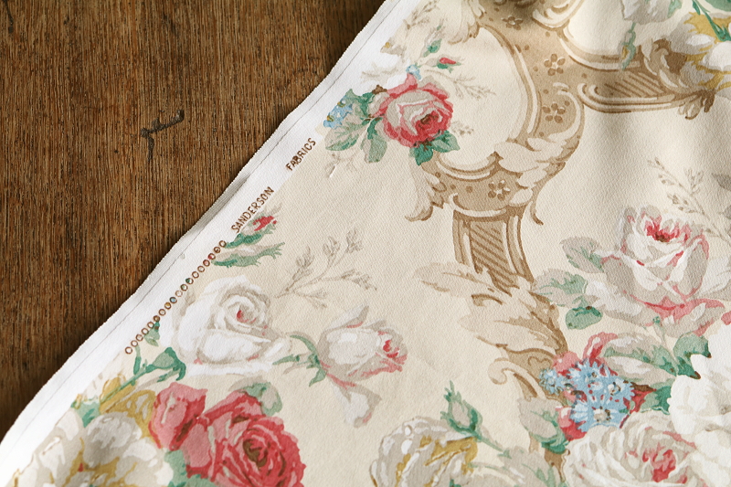 ヴィンテージプリントファブリック　ロココの薔薇　sanderson イギリス アンティークストリュフ
