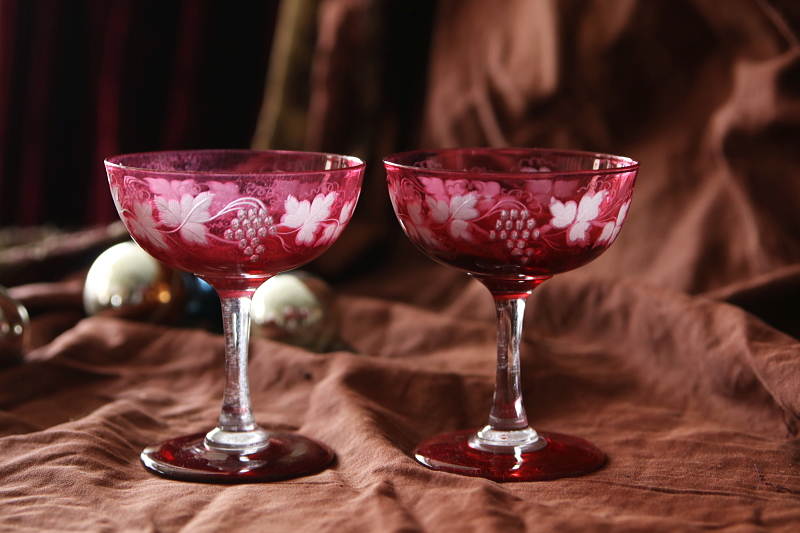 クランベリーグラスシャンパンソーサーペア　ヴィクトリアン　葡萄 アンティークストリュフ