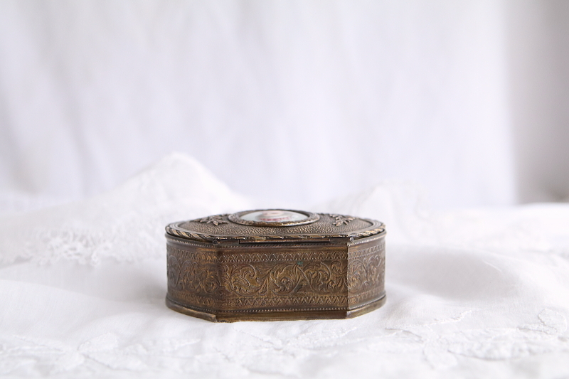 ミニアチュールのジェエリーボックス　フランス　アンティークストリュフ