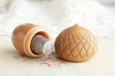 エイコーンのソーイングセット　ベジタブルアイボリー　ヴィクトリアン　イギリス　アンティークストリュフ