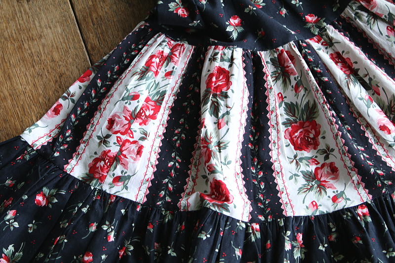 フランスのヴィンテージフレアスカート　フランス　アンティークストリュフ