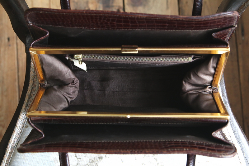 バーガンディレザーのハンドバッグ　イギリス　アンティークストリュフ