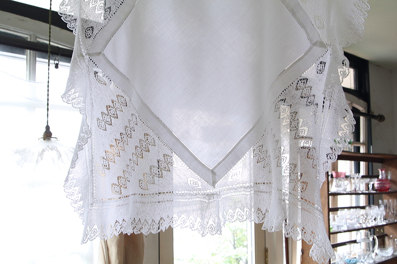 ハンドメイドレースティークロス　テーブルクロス　イギリス　アンティークストリュフ