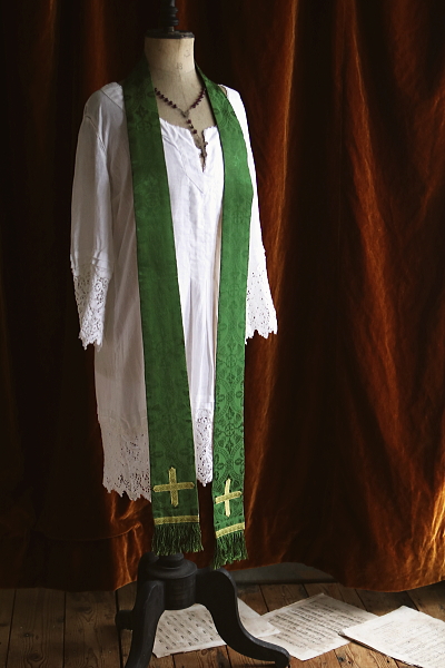 司祭の祭服　カトリック　アザミ　アンティークストリュフ