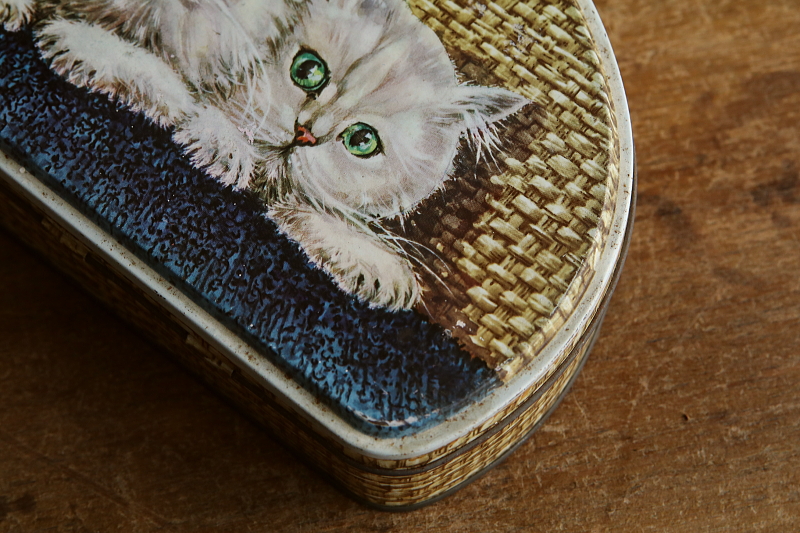 仔猫のビスケット缶　イギリス アンティークストリュフ