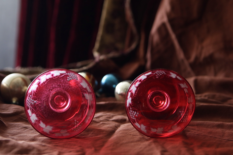 クランベリーグラスシャンパンソーサーペア　ヴィクトリアン　葡萄 アンティークストリュフ