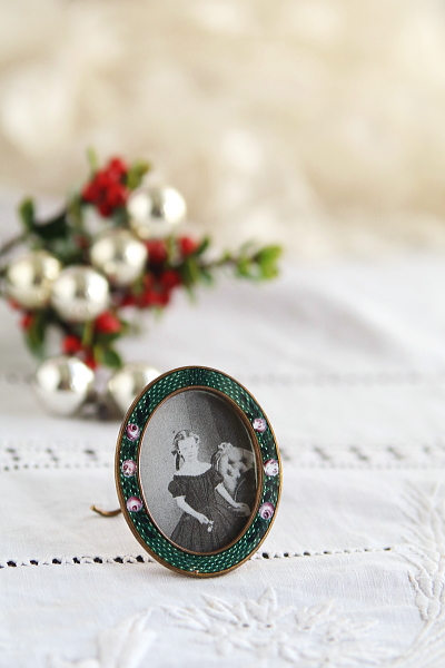 薔薇のエナメルフレーム　ミニフォトスタンド　ヨーロッパ アンティークストリュフ 20251223