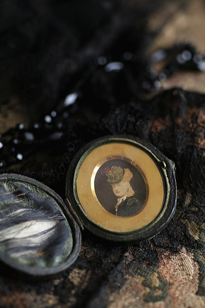 ヴィクトリアンミニアチュールポートレート　イギリス アンティークストリュフ 20260113