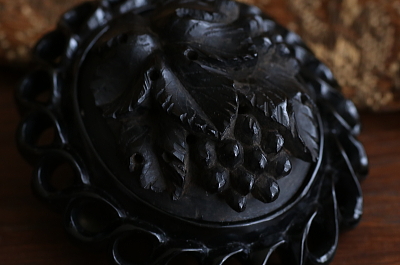 葡萄のジェットブローチ　ヴィクトリアン　イギリス　アンティークストリュフ