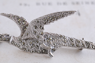 マーカサイトのシルバーワイバーンブローチ　ヨーロッパ　アンティークストリュフ