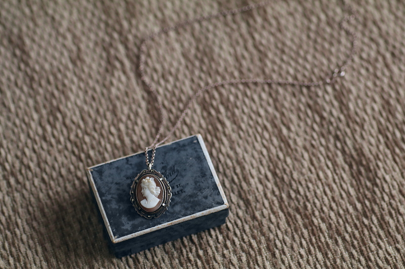 シルバーフレームカメオペンダントブローチ　イタリア　アンティークストリュフ