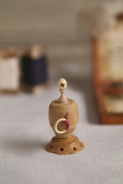 ベジタブルアイボリー　スーベニールメジャー　アンティークストリュフ