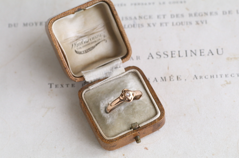 オールドヨーロピアンカット　シングルストーンゴールドリング　エンゲージ　イギリス　アンティークストリュフ