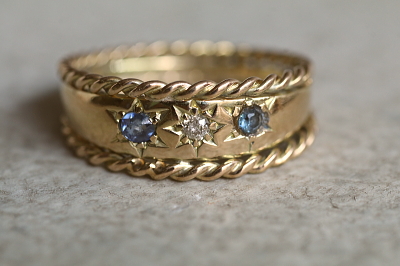 ダイヤアンドブルーサファイア　ロープエッジジプシーリング　イギリス　アンティークストリュフ