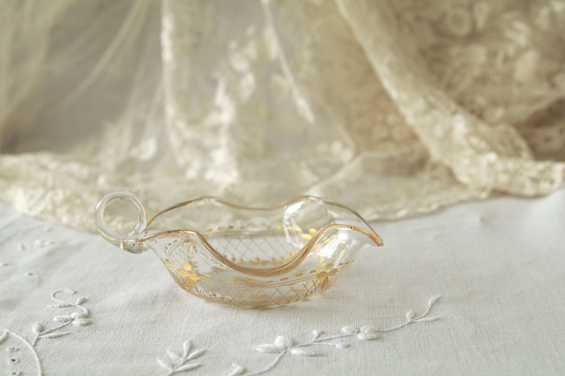 金彩のガラスハンドルディッシュ　花模様　フランス　アンティークストリュフ