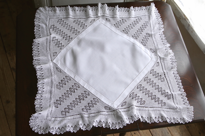ハンドメイドレースティークロス　テーブルクロス　イギリス　アンティークストリュフ