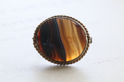 オーバルアゲートブローチ　スコットランド アンティークストリュフ