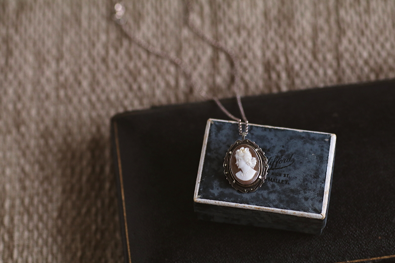 シルバーフレームカメオペンダントブローチ　イタリア　アンティークストリュフ