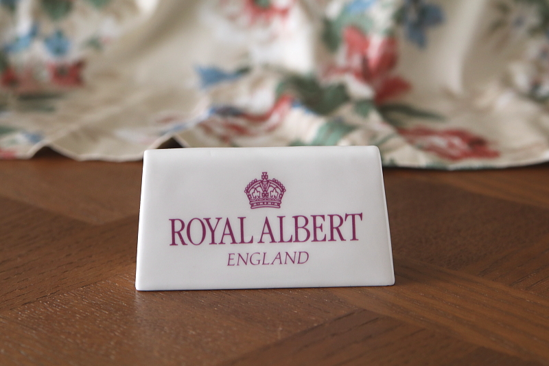 ROYAL ALBERTのショップディスプレーサイン　イギリス　アンティークストリュフ