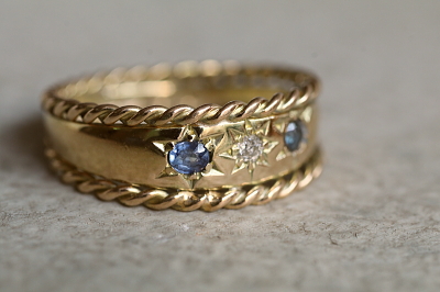 ダイヤアンドブルーサファイア　ロープエッジジプシーリング　イギリス　アンティークストリュフ