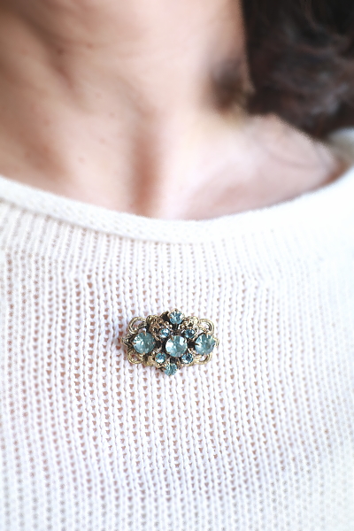 ブルーペーストブローチ　ブルージルコンガラス　チェコ　アンティークストリュフ